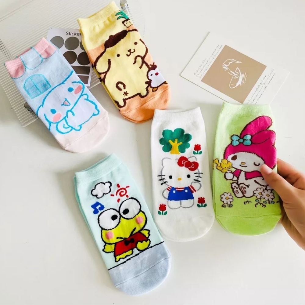 Brand New  Set of 5 Saniro Woman's socks